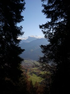 en montant au dessus de samoëns, le mont-blanc se dévoile