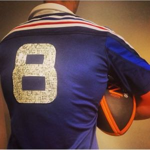 le maillot intégrant les visages des 10000 supporters