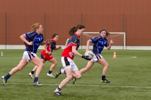 le football gaélique a sa compétition féminine en France.
