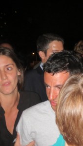 Kilian Jornet, assailli par ses admirateurs à Paris, le 1er octobre dernier.